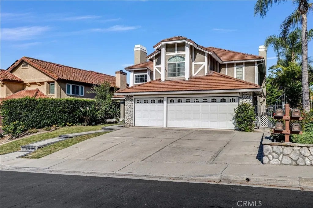Pool home at 32055 Camino Del Cielo in Trabuco Canyon, photo 3