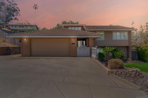 Single Family Residence in Escondido CA 1116 Circle Dr #230-452-12-00.jpg