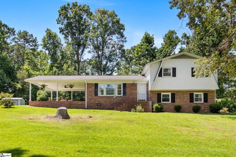 Single Family Residence in Laurens SC 142 Lake Drive.jpg