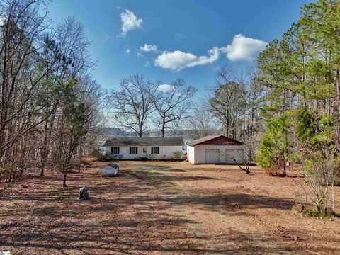 Single Family Residence in Chappells SC 2024 Scurry Island Drive.jpg