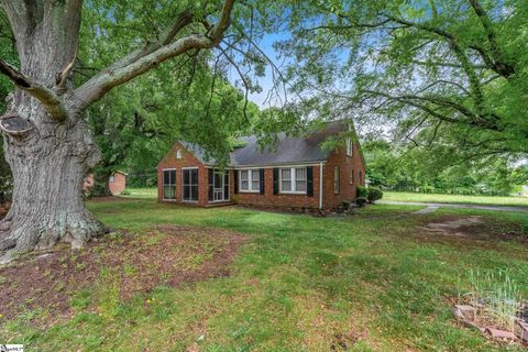 Single Family Residence in Spartanburg SC 165 Hidden Hill Road.jpg