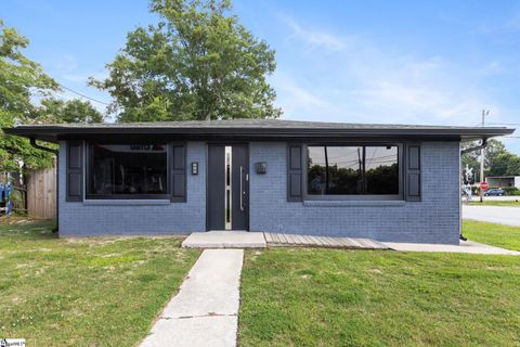 Single Family Residence in Clinton SC 327 Main Street.jpg