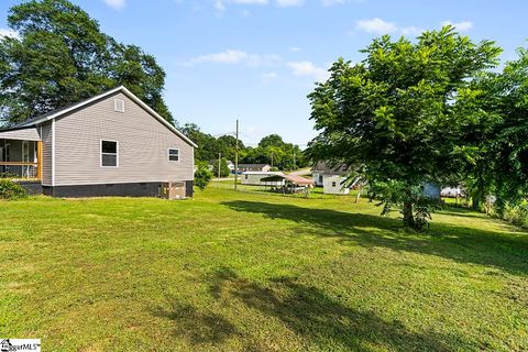 Single Family Residence in Clinton SC 303 Beauregard Street.jpg