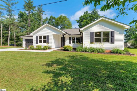 Single Family Residence in Duncan SC 226 Silver Lake Road.jpg