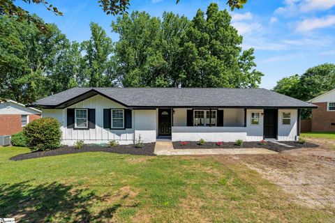Single Family Residence in Greenville SC 6 Glen Haven Court.jpg