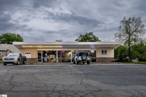 Retail in Clinton SC 200 Willard Road.jpg