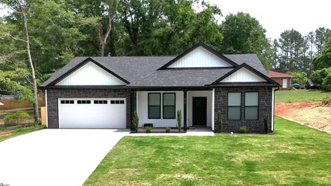 Single Family Residence in Spartanburg SC 64 Beverly Hills Drive.jpg