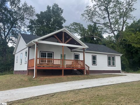 Single Family Residence in Clinton SC 816 Carolina Avenue.jpg