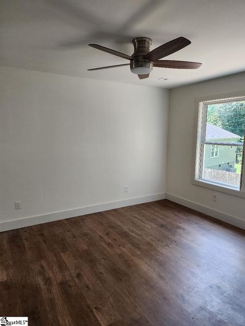 Single Family Residence in Greer SC 200 Broadus Street 8.jpg