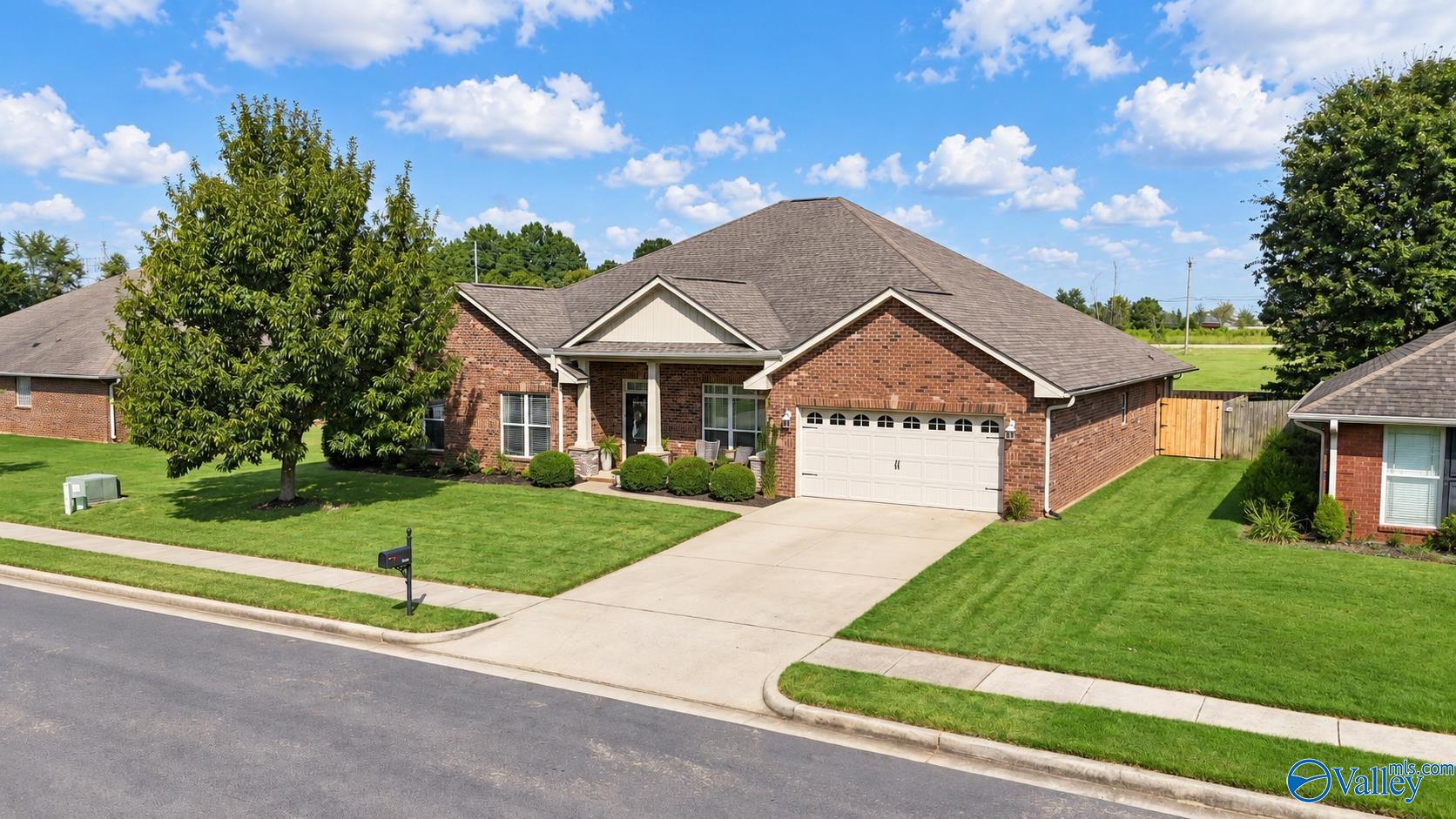 13606 Rising Run Cir, Athens, AL 35613