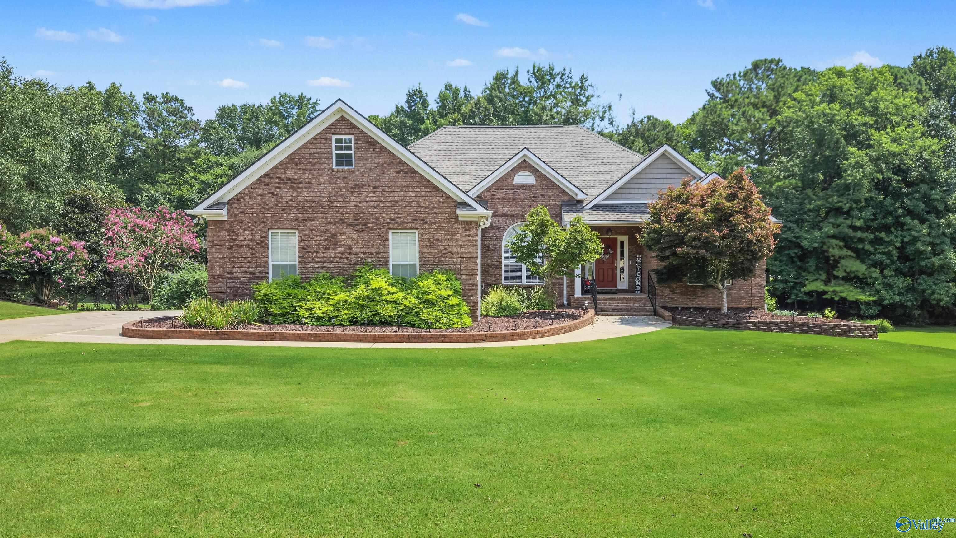 24768 Blossom Ln, Athens, AL 35613