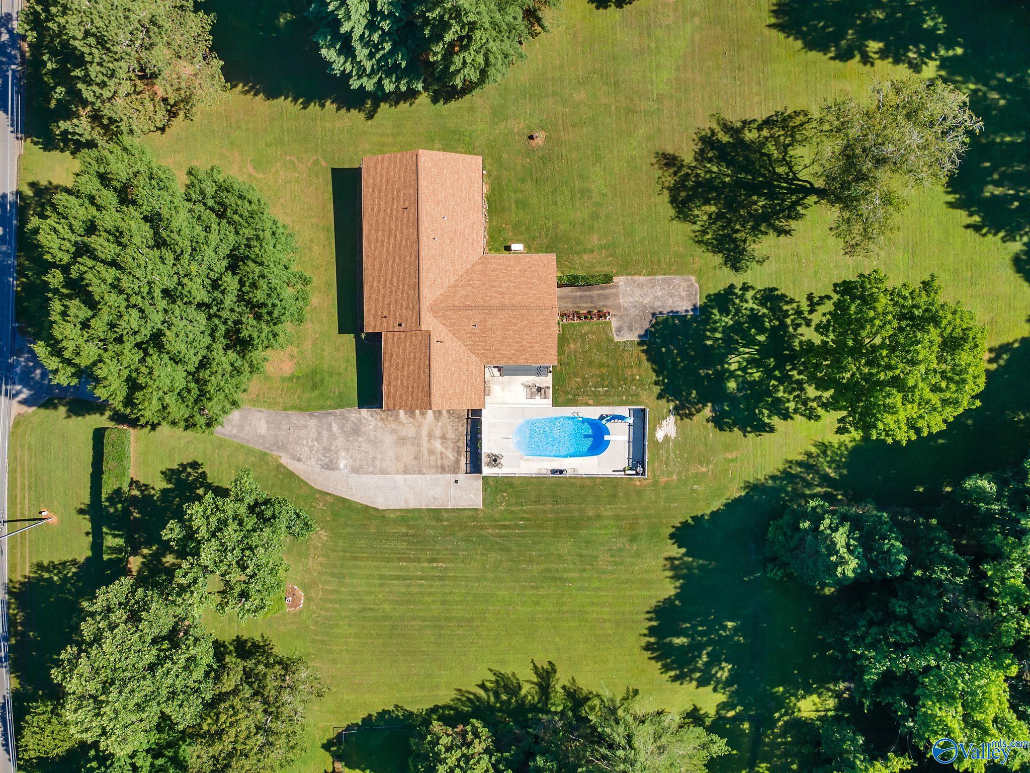 1495 Jeff Rd, Huntsville, AL 35806