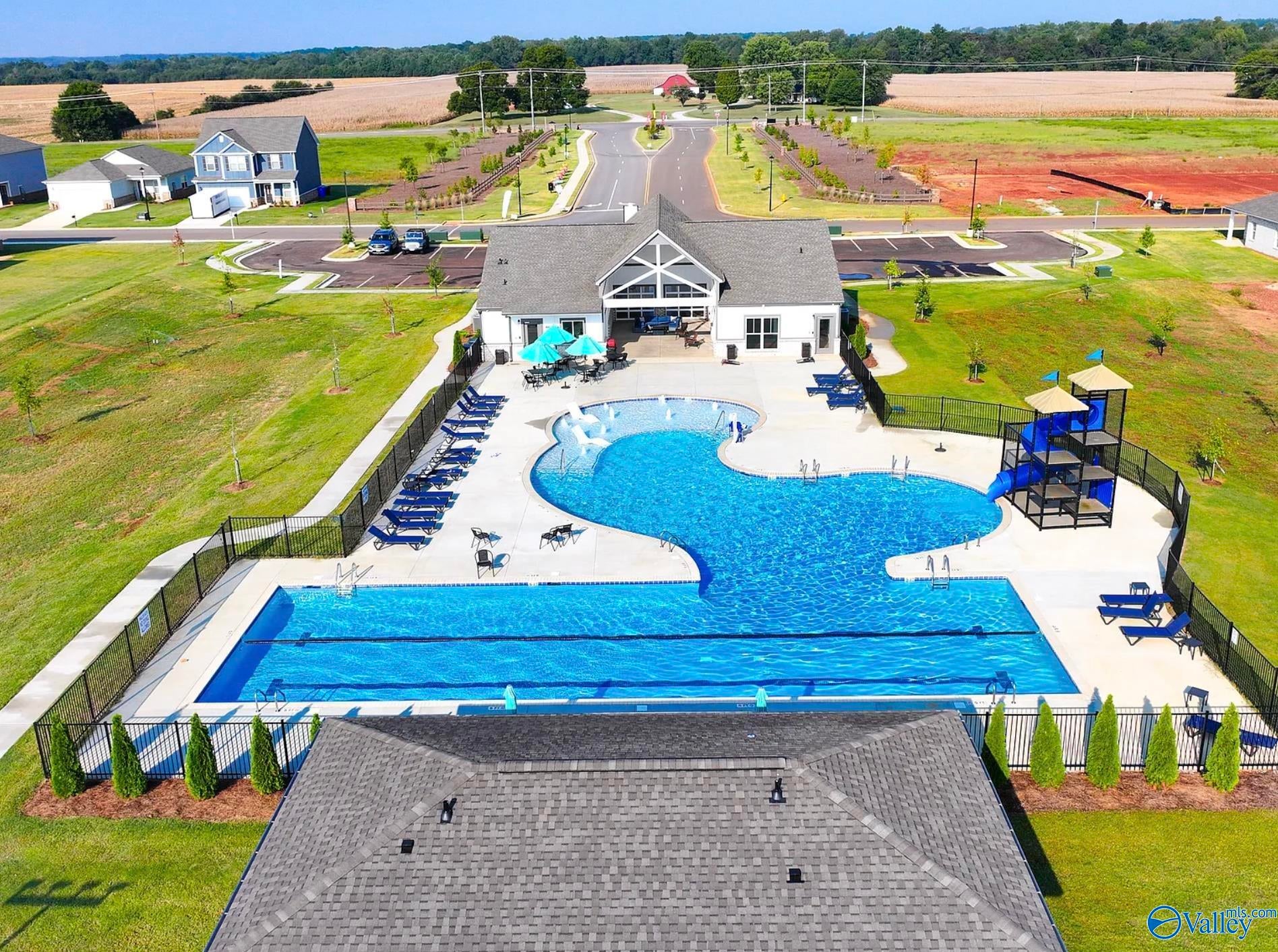 13686 Continental Rd, Athens, AL 35613