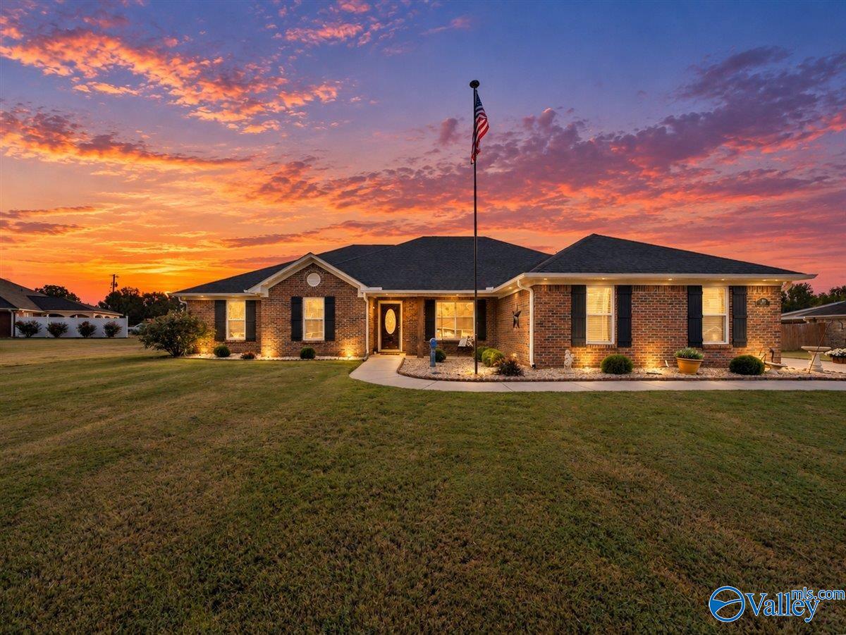 129 Edgebrook Dr, Ardmore, AL 35739