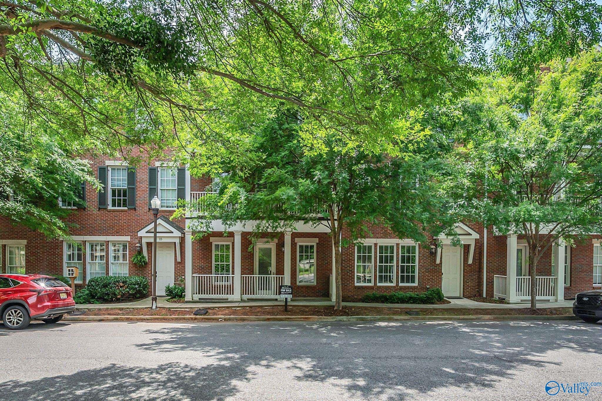 17 Biltmore Dr, Huntsville, AL 35806