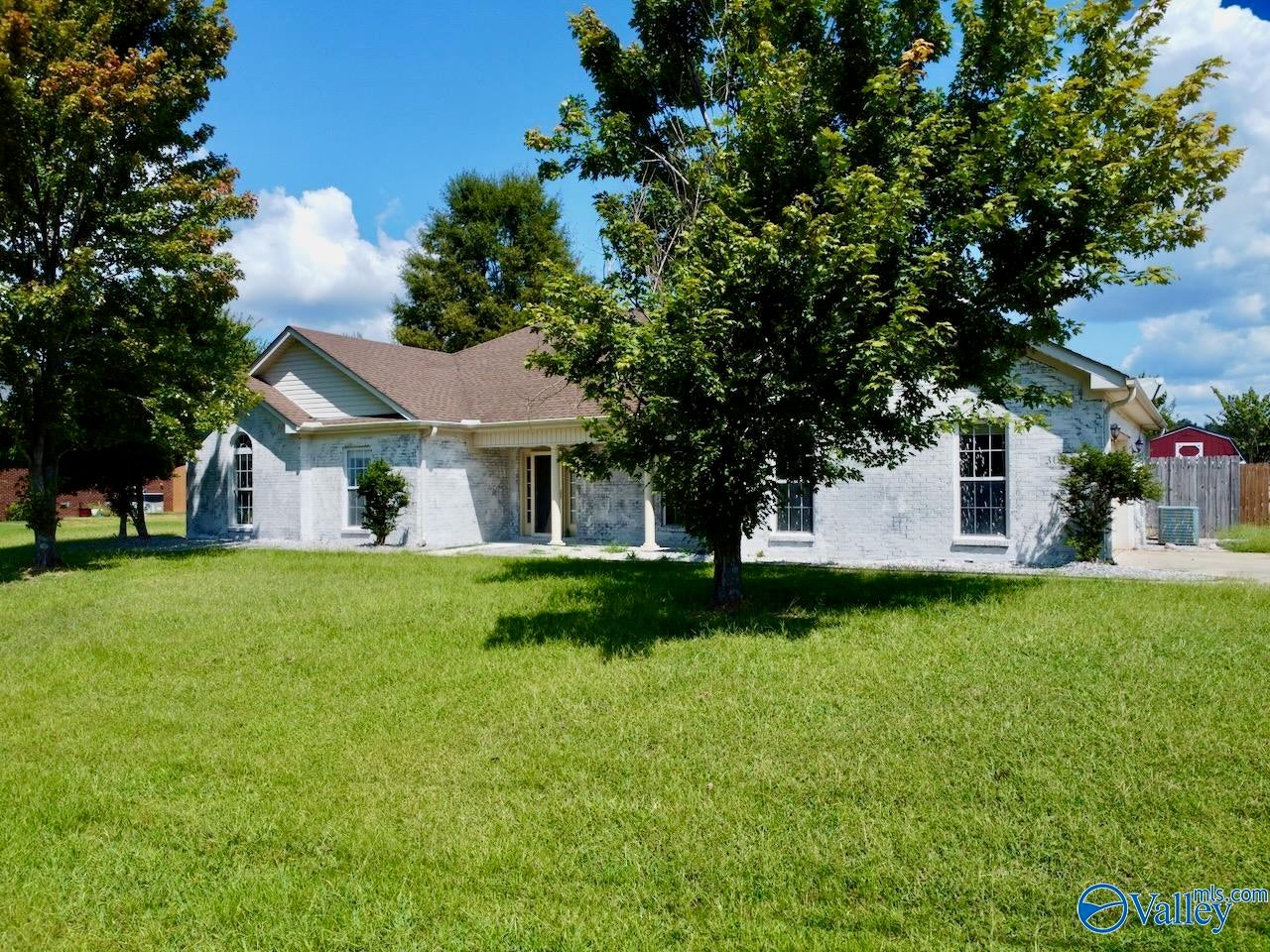 305 Smokey Hills Ct, New Market, AL 35761 photo