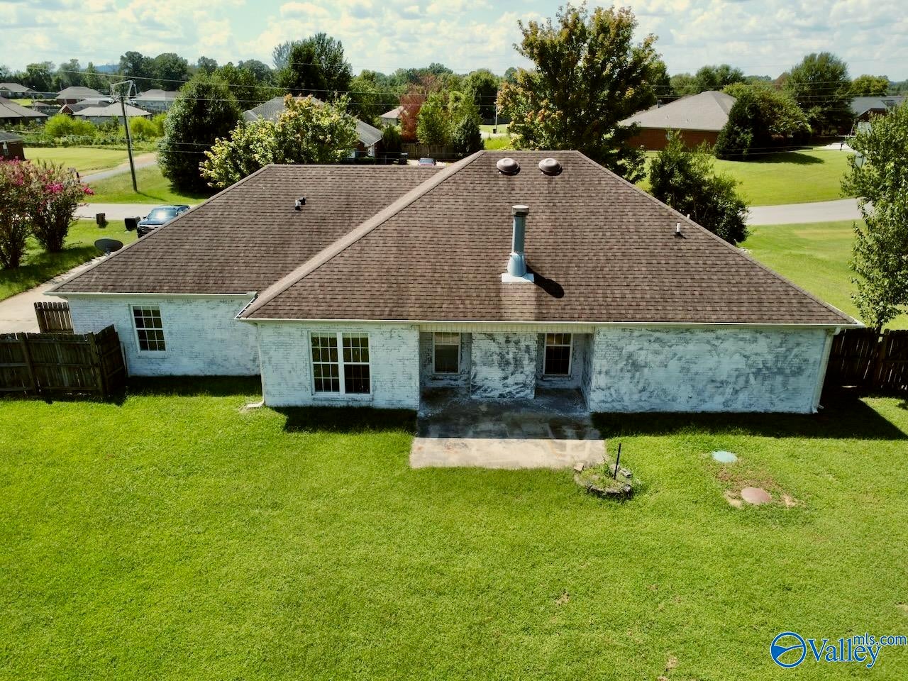 305 Smokey Hills Ct, New Market, AL 35761 photo