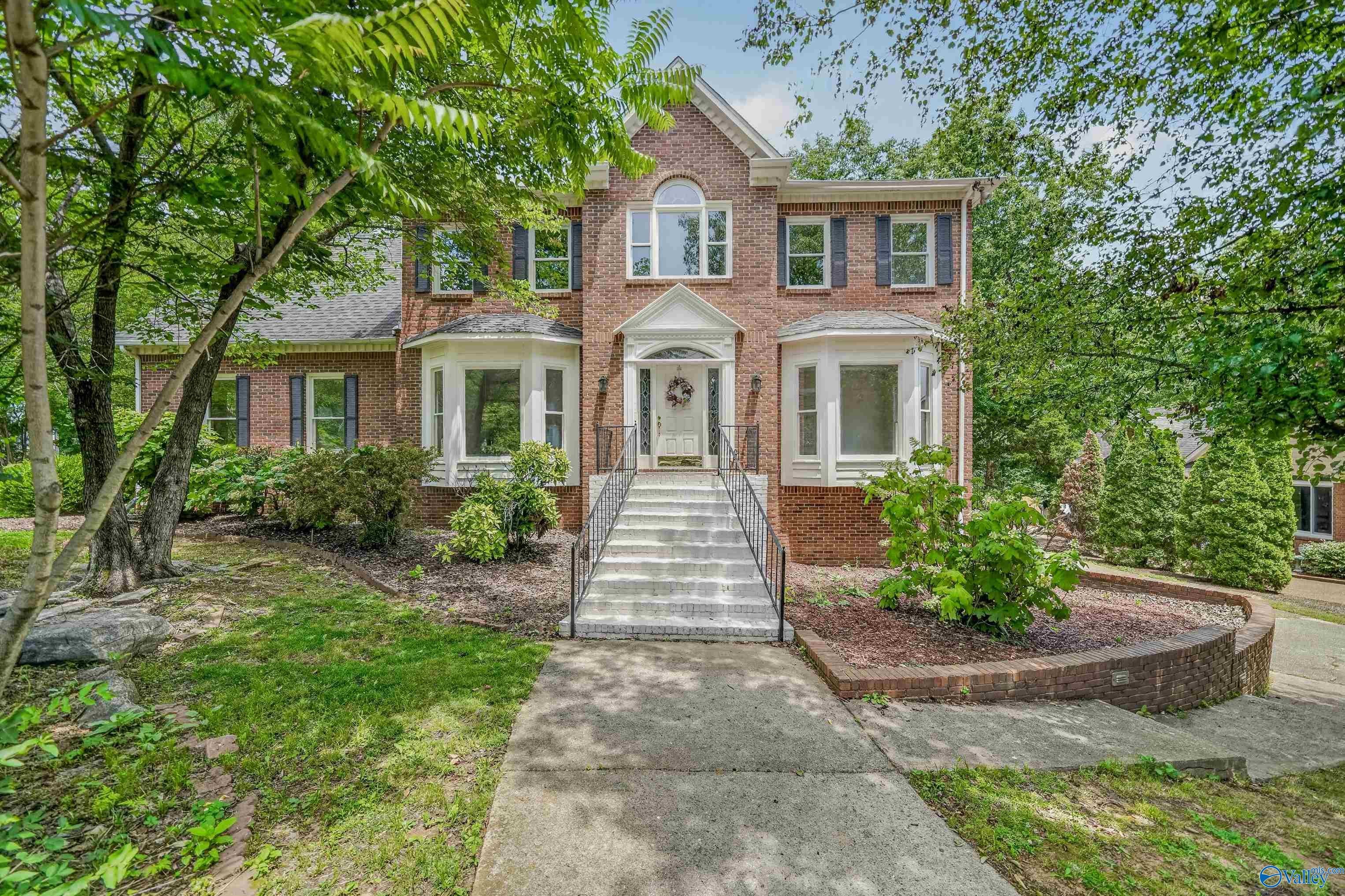 10001 Covington Dr, Huntsville, AL 35803