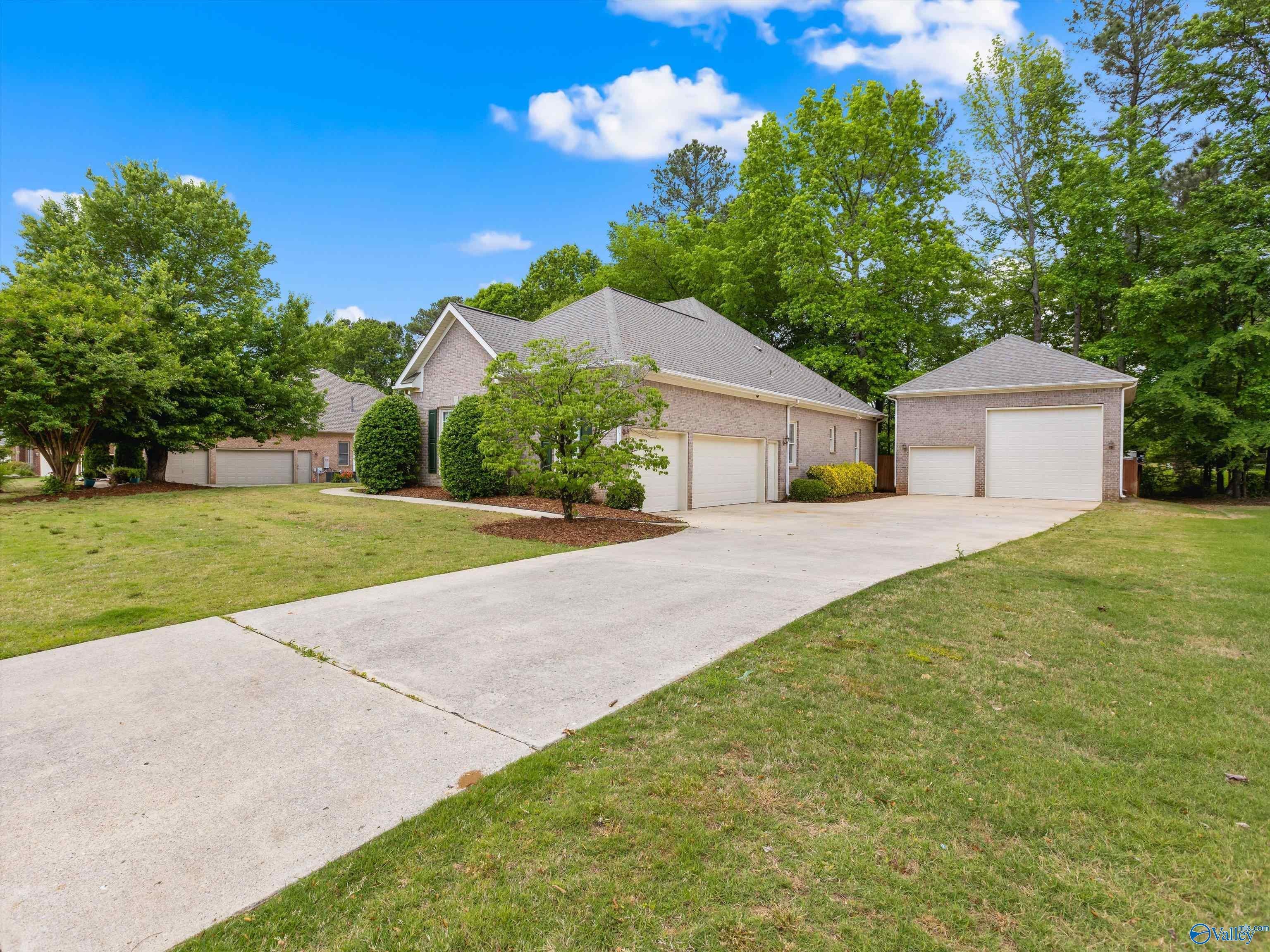 115 Holbrook Dr, Huntsville, AL 35806