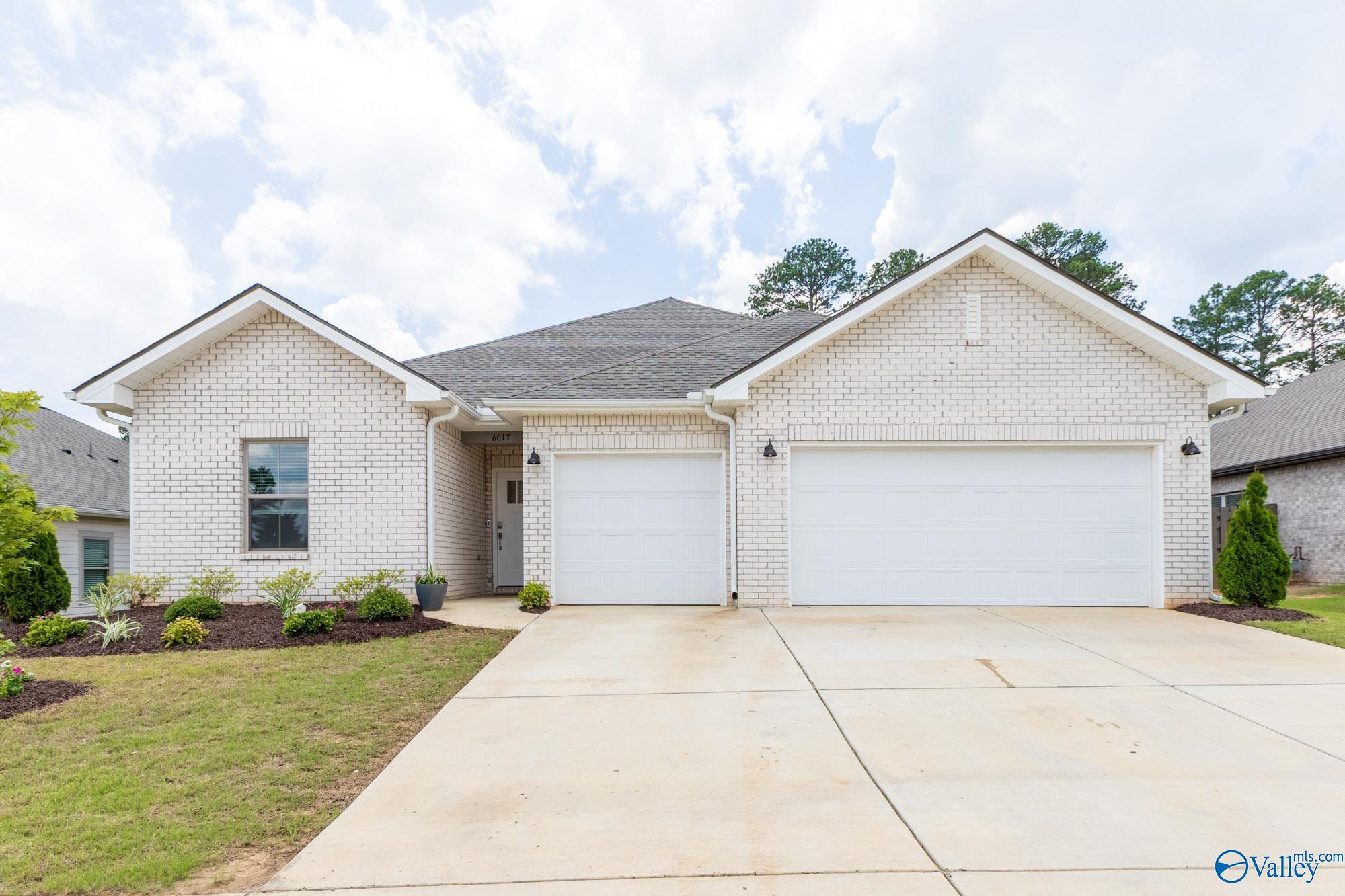 6017 Margie Collins Dr, Owens Cross Roads, AL 35763