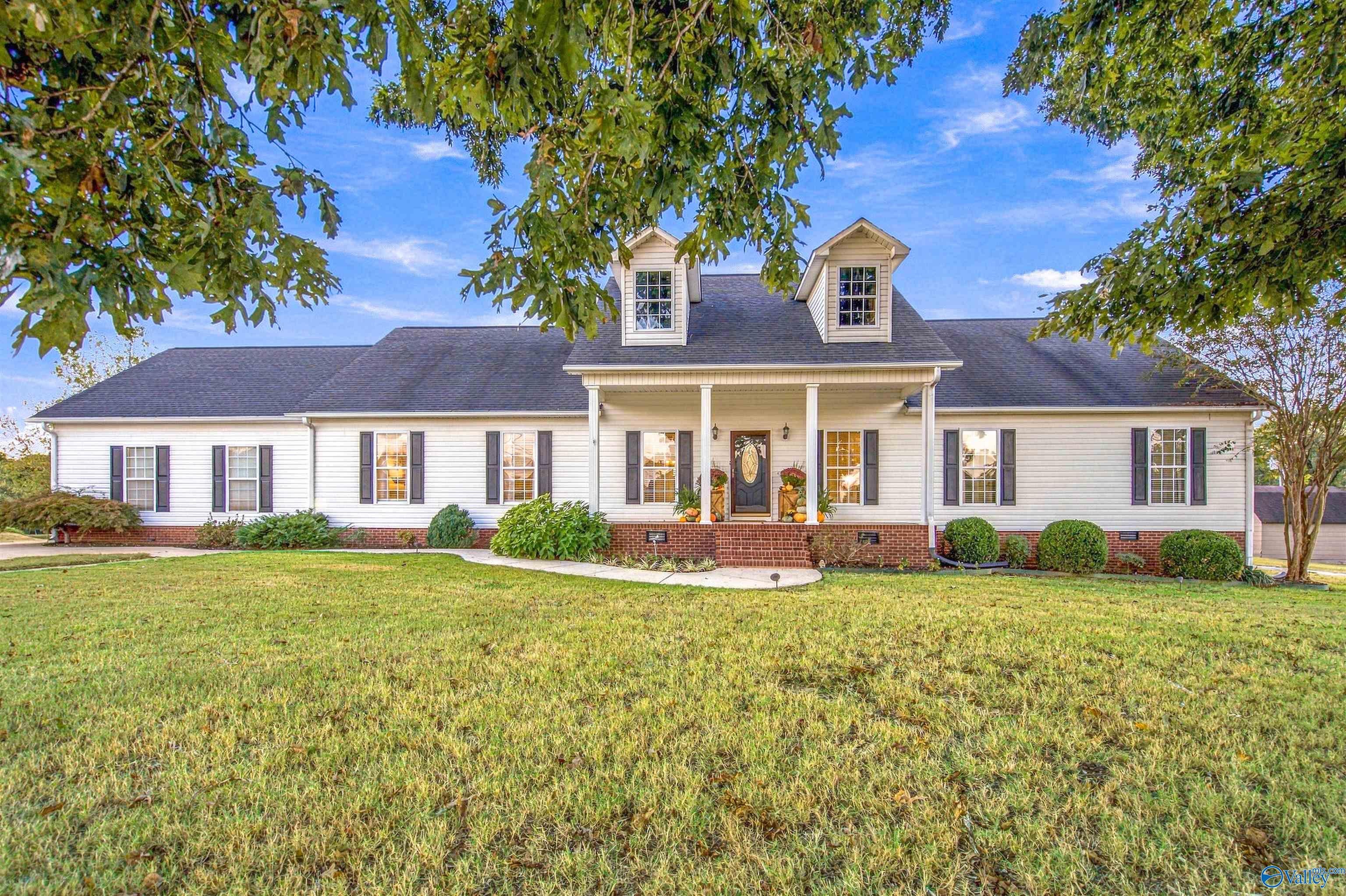 23050 Black Rd, Athens, AL 35613