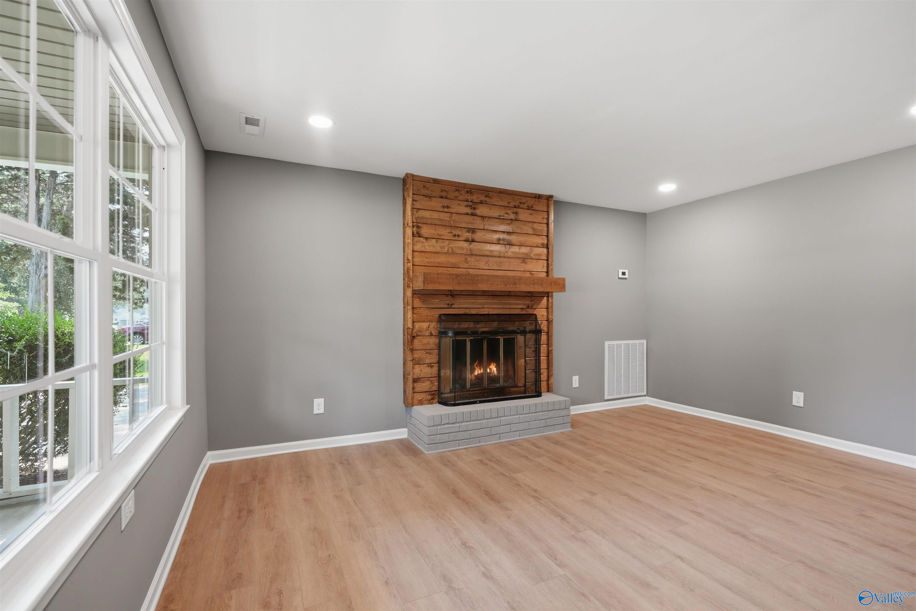 1016 Vicksburg Ln, Huntsville, AL 35803 photo