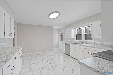 Single Family Residence in Hazel Green AL 118 Pauline Drive 8.jpg