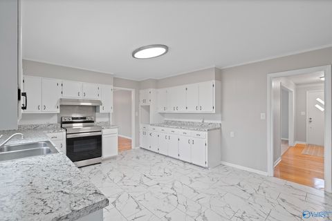 Single Family Residence in Hazel Green AL 118 Pauline Drive 7.jpg