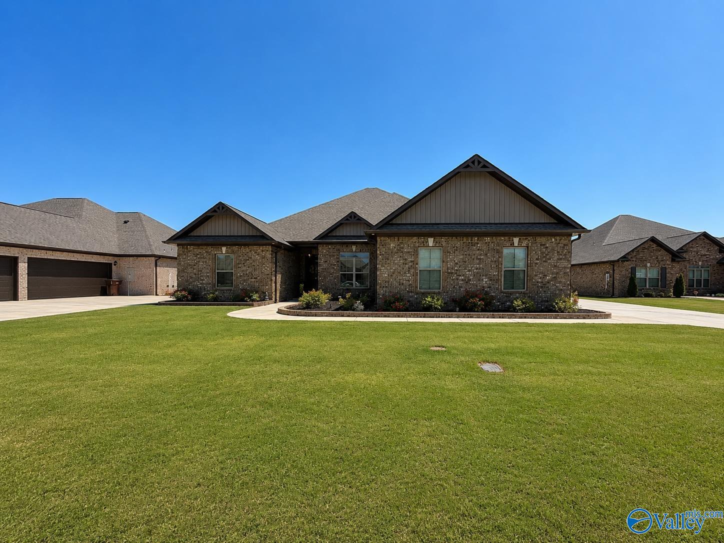 26422 Birkshire Ln, Athens, AL 35613