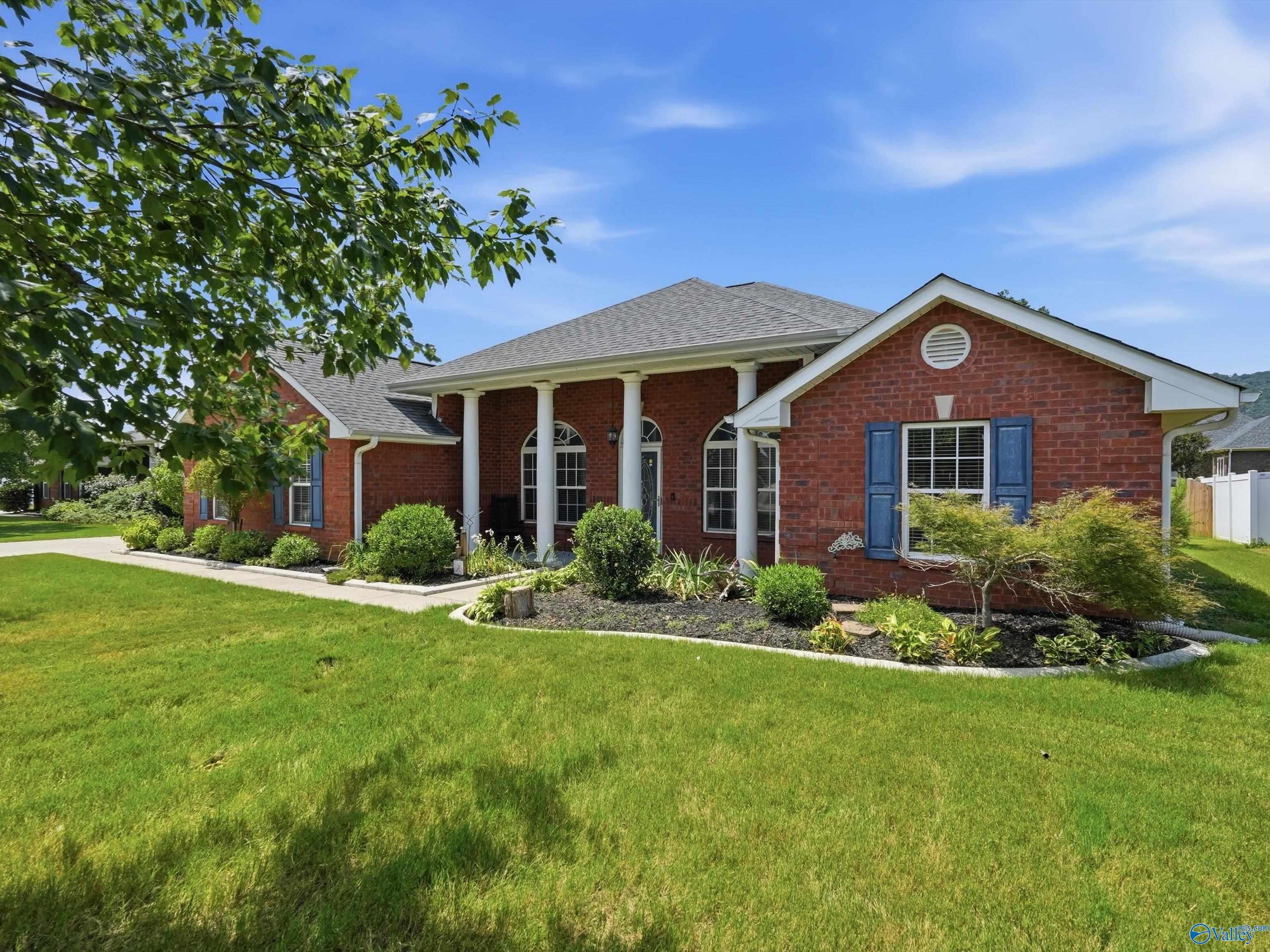 7022 Lynnfield Dr, Owens Cross Roads, AL 35763