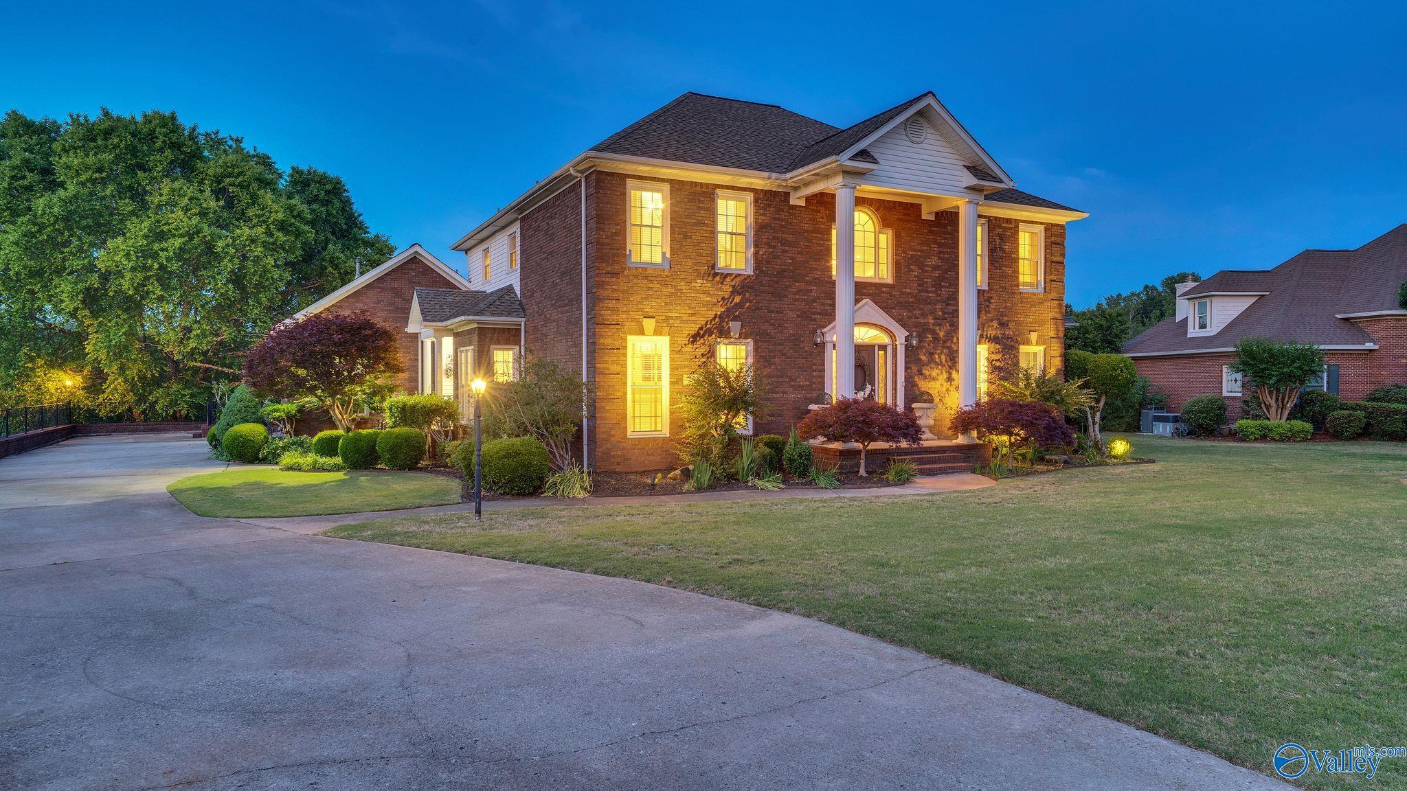 281 River Cove Rd, Huntsville, AL 35811