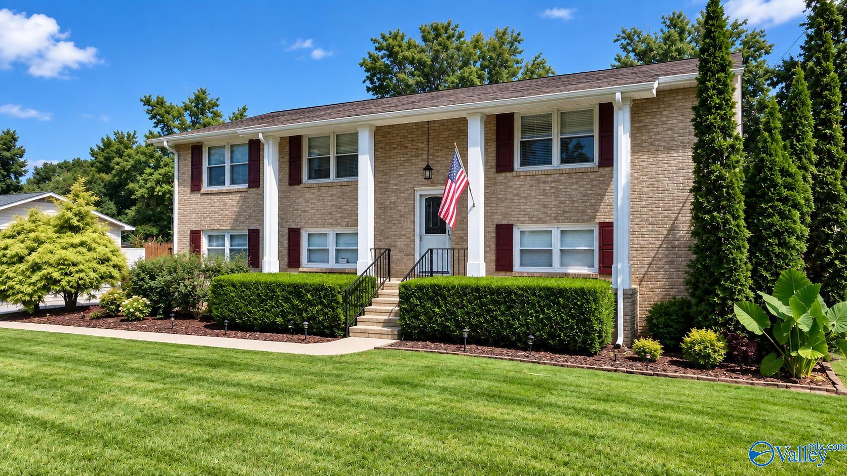 306 Spring Valley Ct, Huntsville, AL 35802