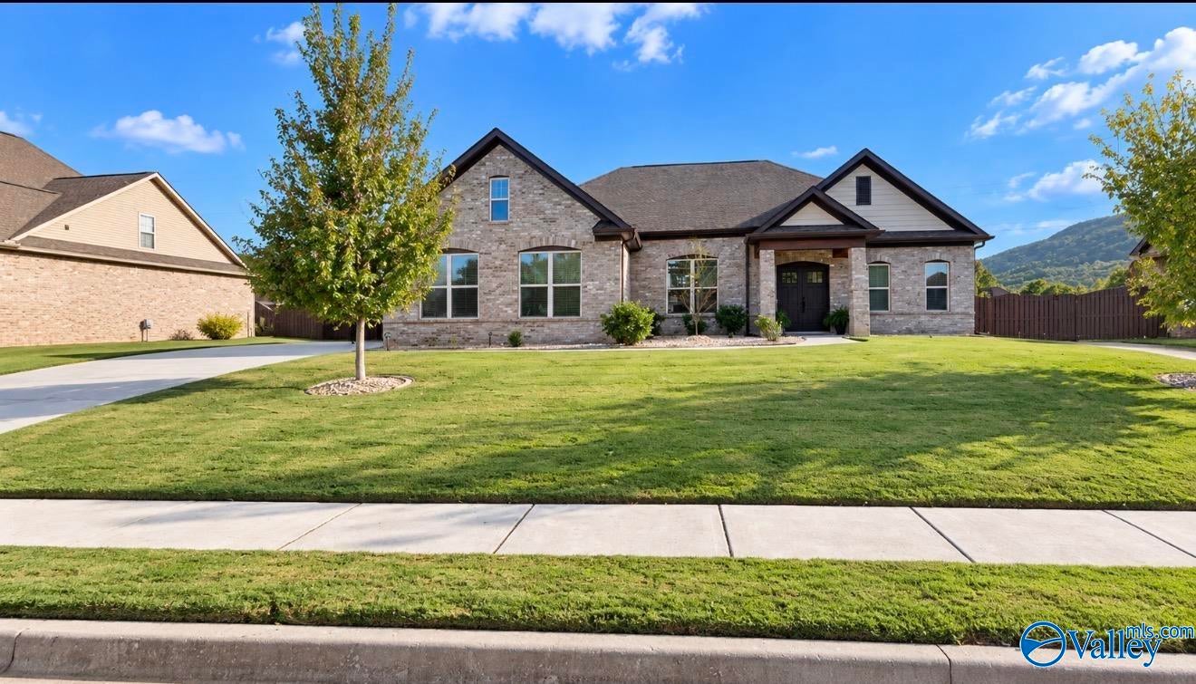 4504 Gresham Ln, Owens Cross Roads, AL 35763