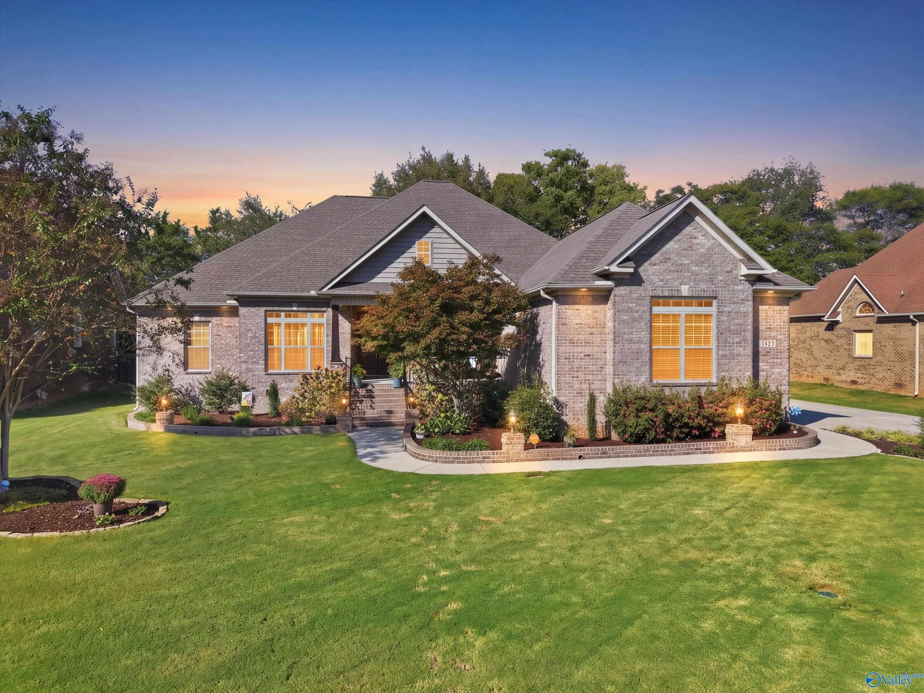 142 Forest Ridge Dr, Huntsville, AL 35806
