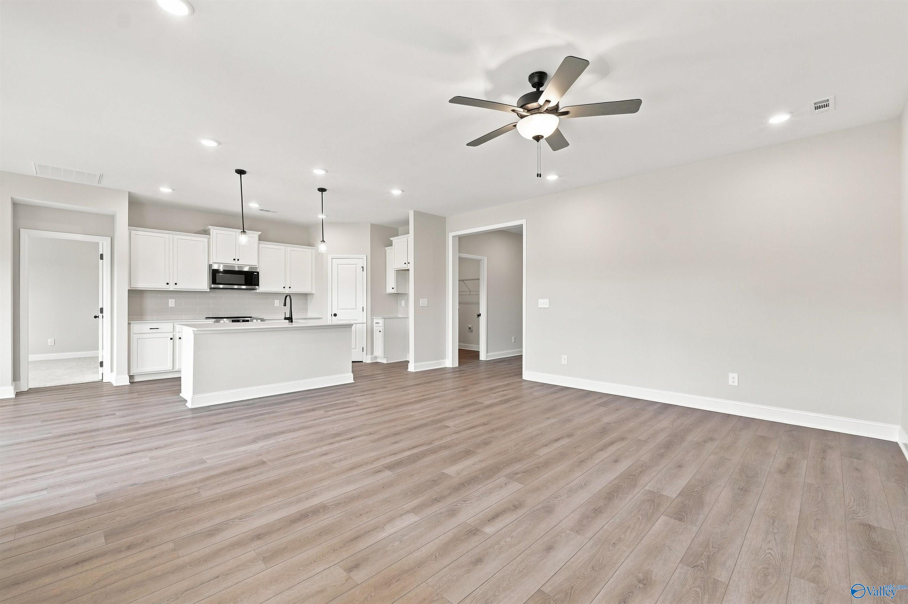 107 Berry Blossom Dr, Toney, AL 35773 photo