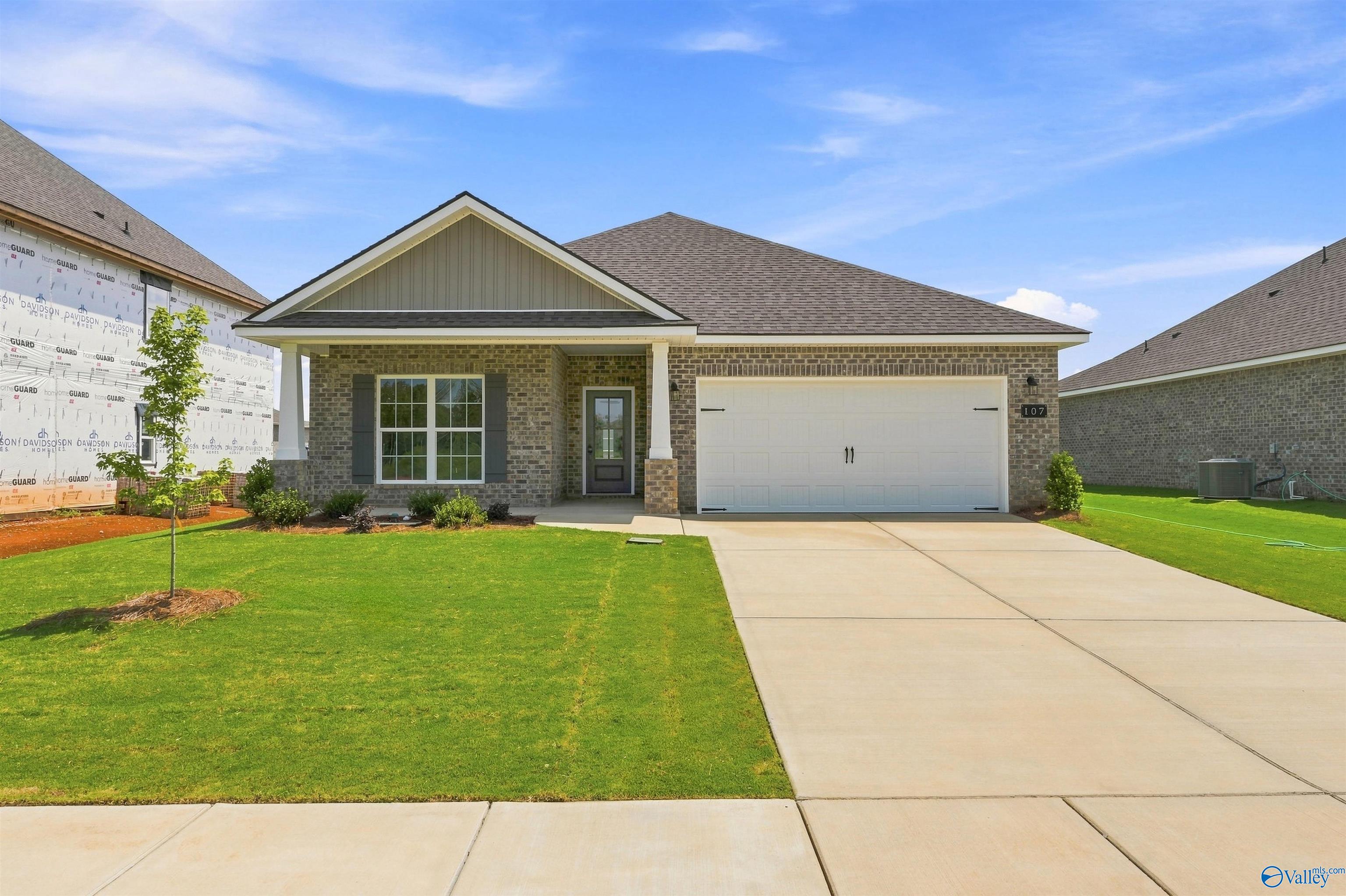 107 Berry Blossom Dr, Toney, AL 35773