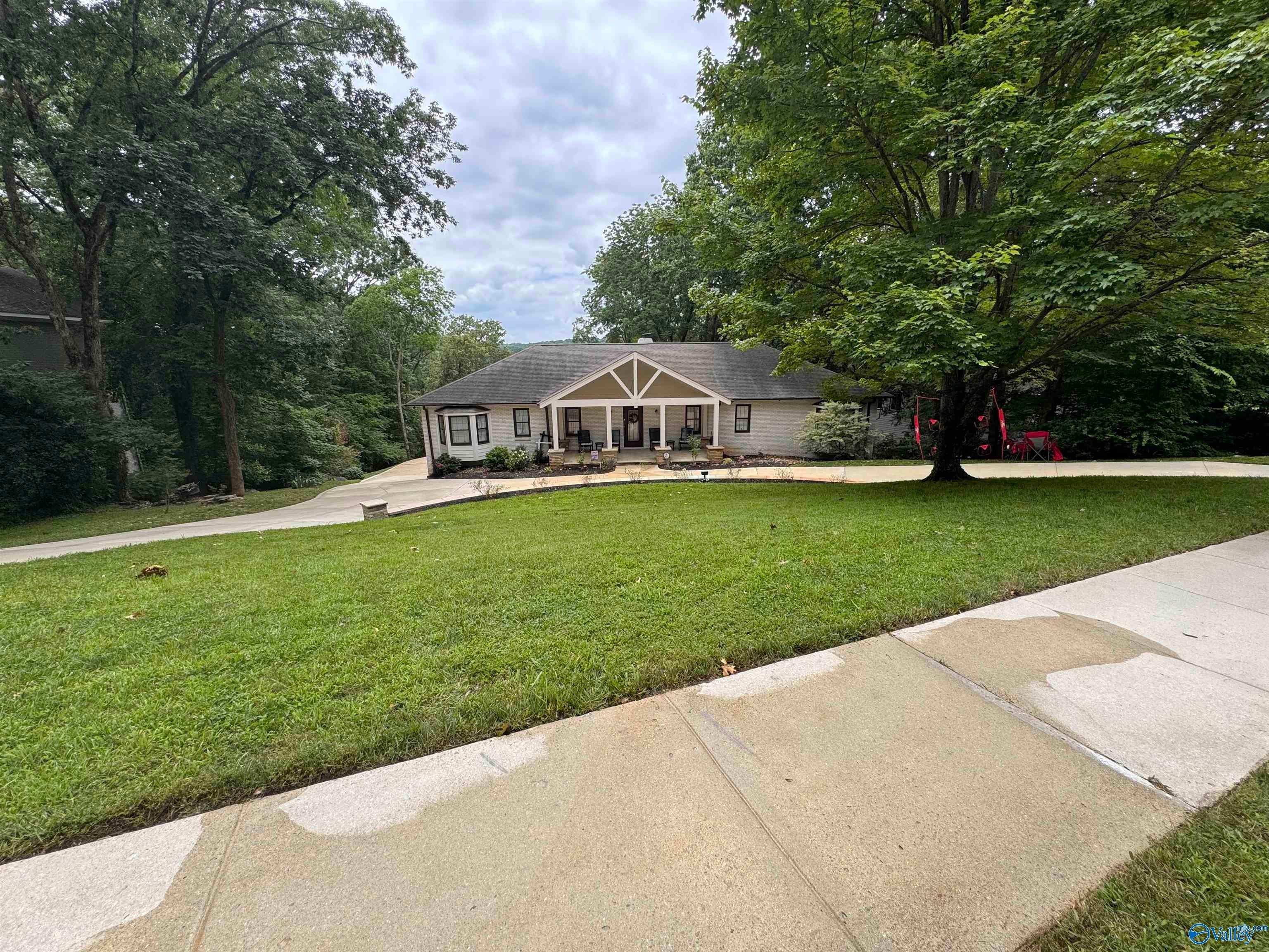1216 Deborah Dr, Huntsville, AL 35801 photo