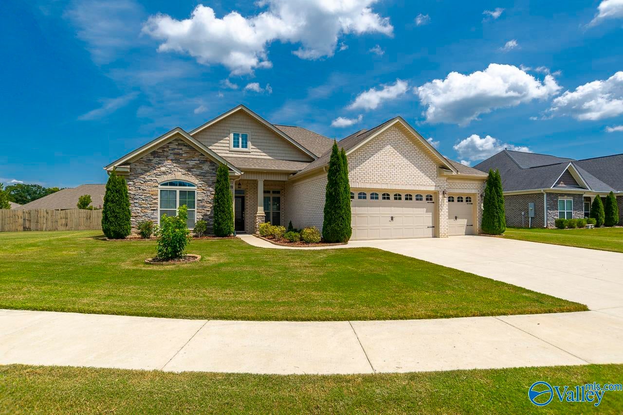 7613 Summerdawn Dr, Owens Cross Roads, AL 35763