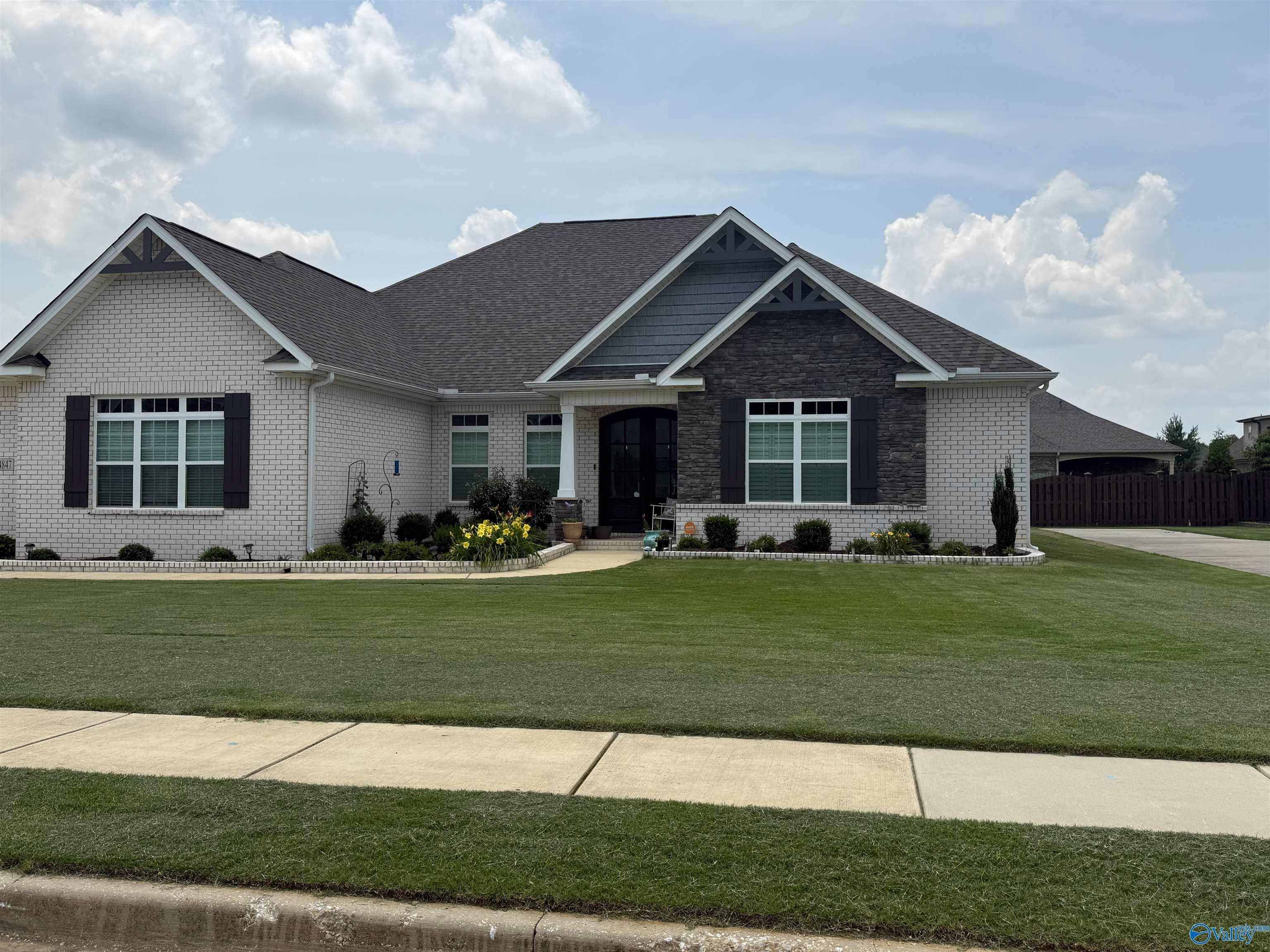 14847 Commonwealth Dr, Athens, AL 35613