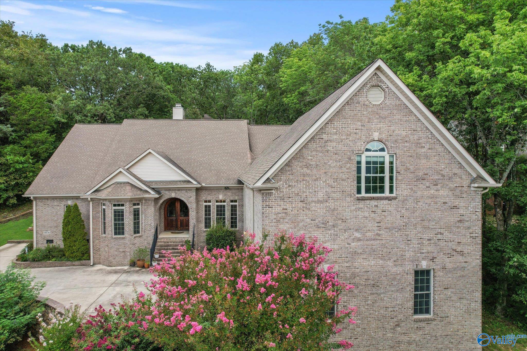 10136 Skylark Dr, Huntsville, AL 35803