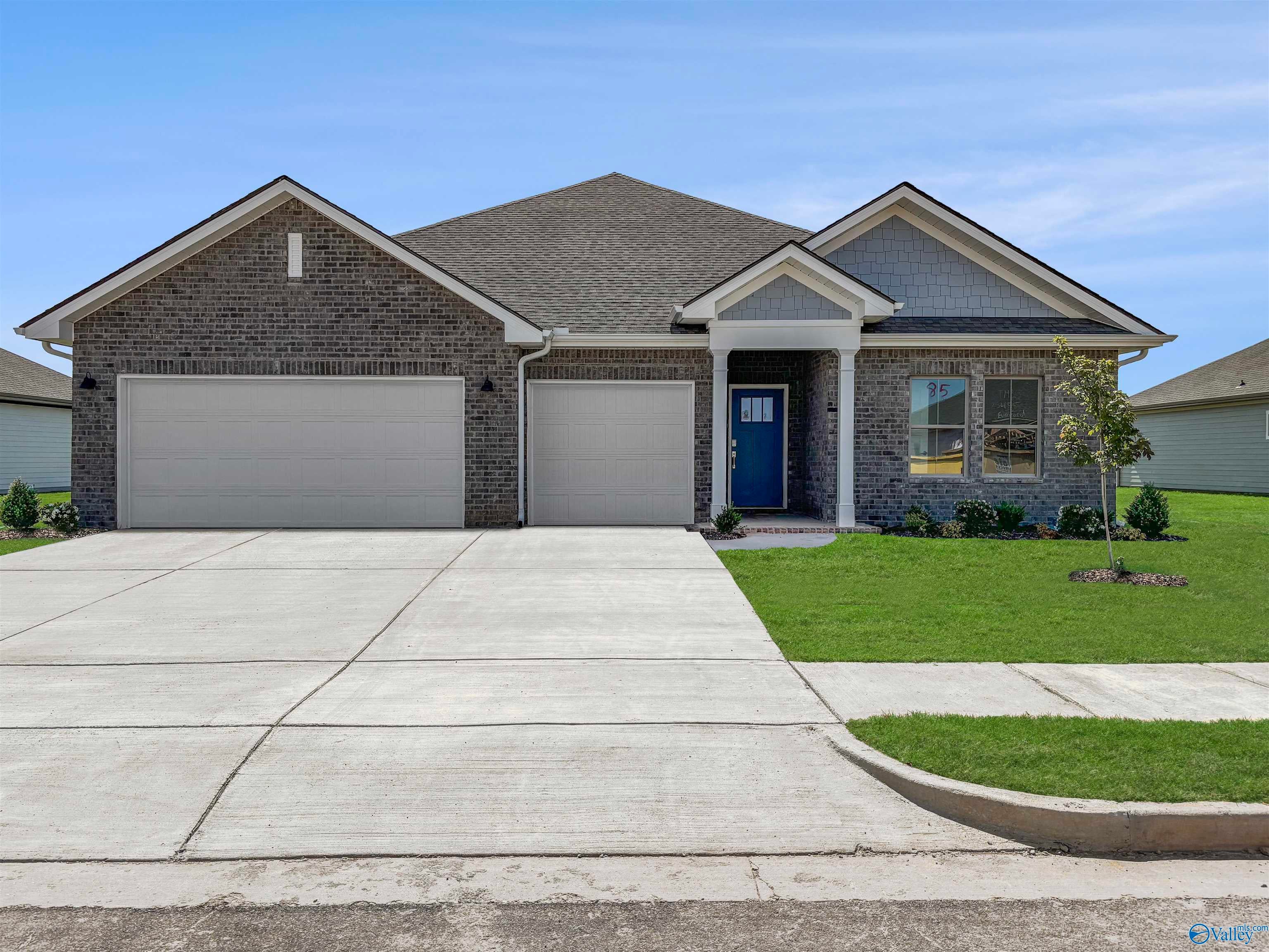 7281 Maple Creek Dr, Owens Cross Roads, AL 35763