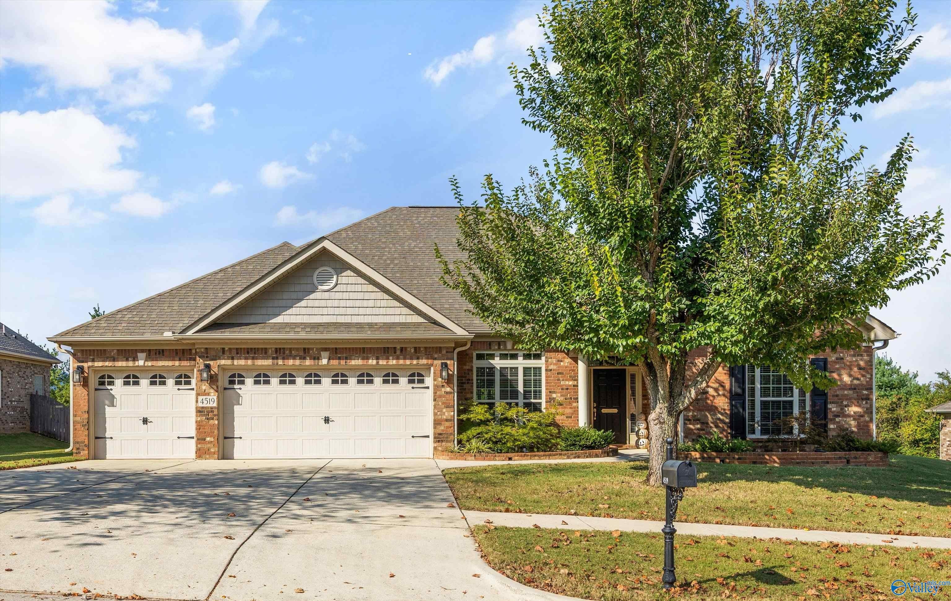 4519 Blairmont Dr, Owens Cross Roads, AL 35763