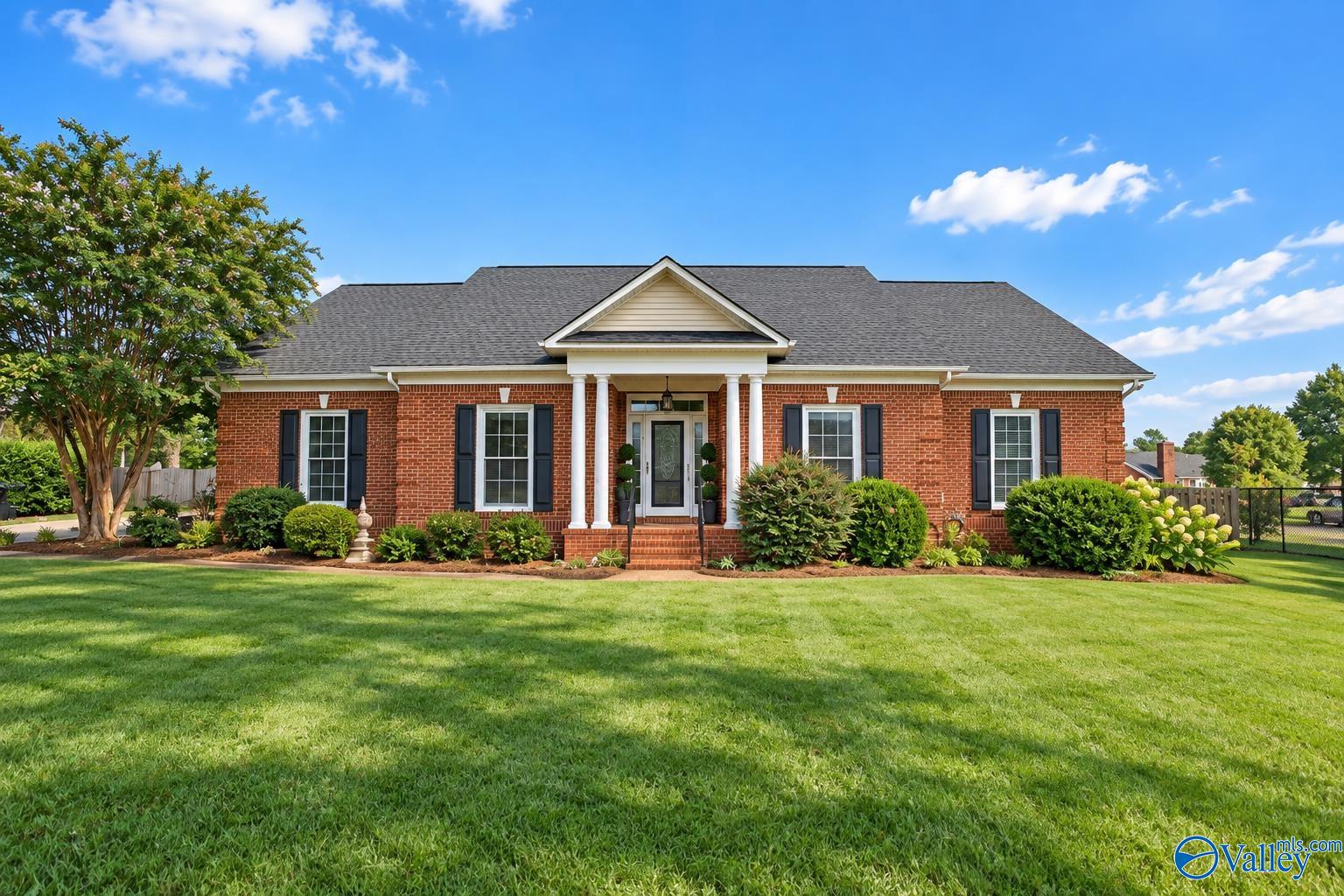 14866 Capstone Ln, Athens, AL 35613