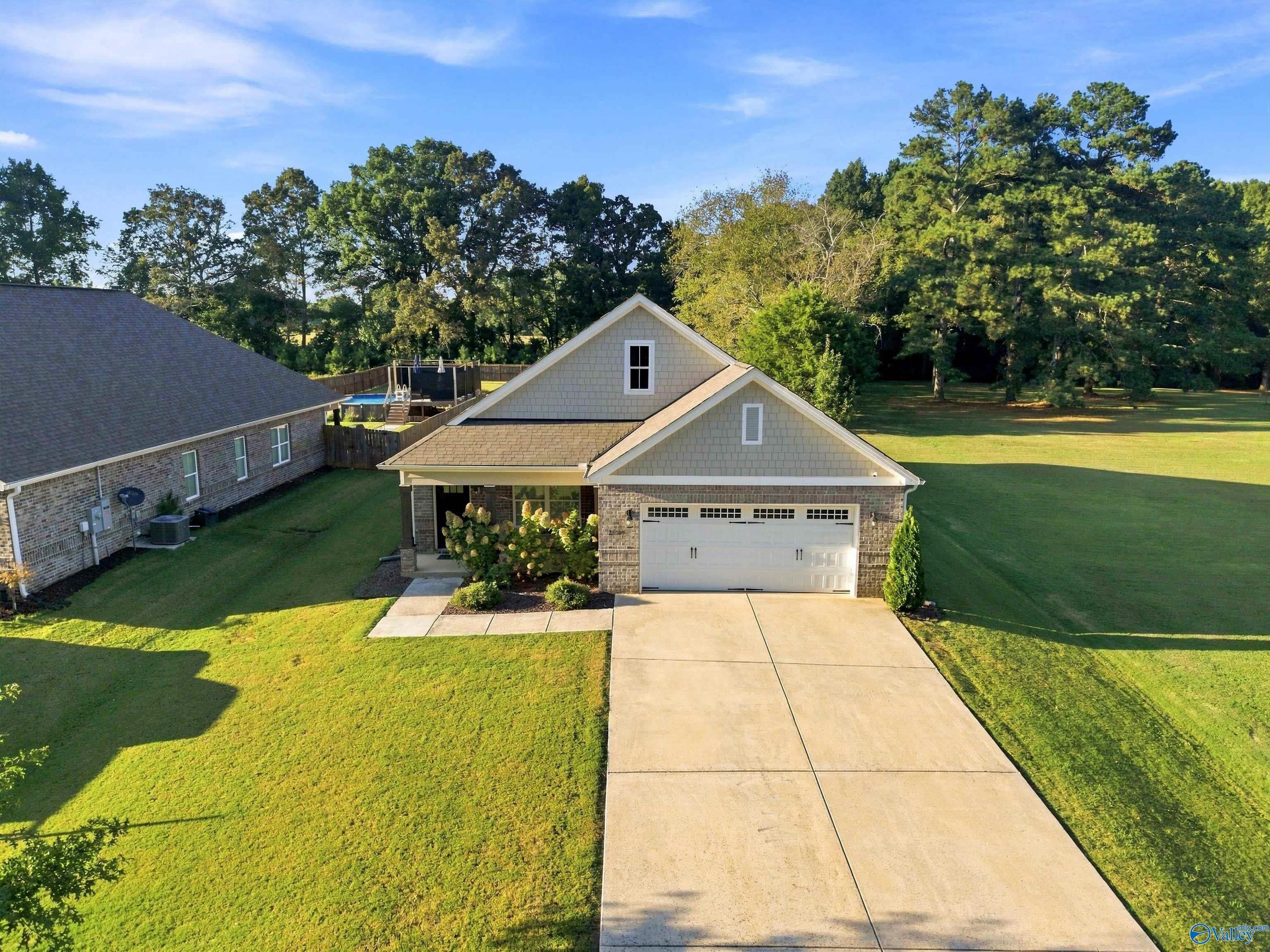 23749 Glover Rd, Athens, AL 35613