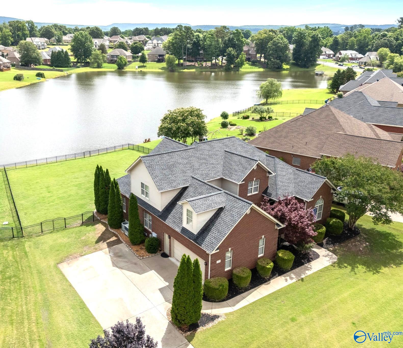 198 River Walk Trl, New Market, AL 35761