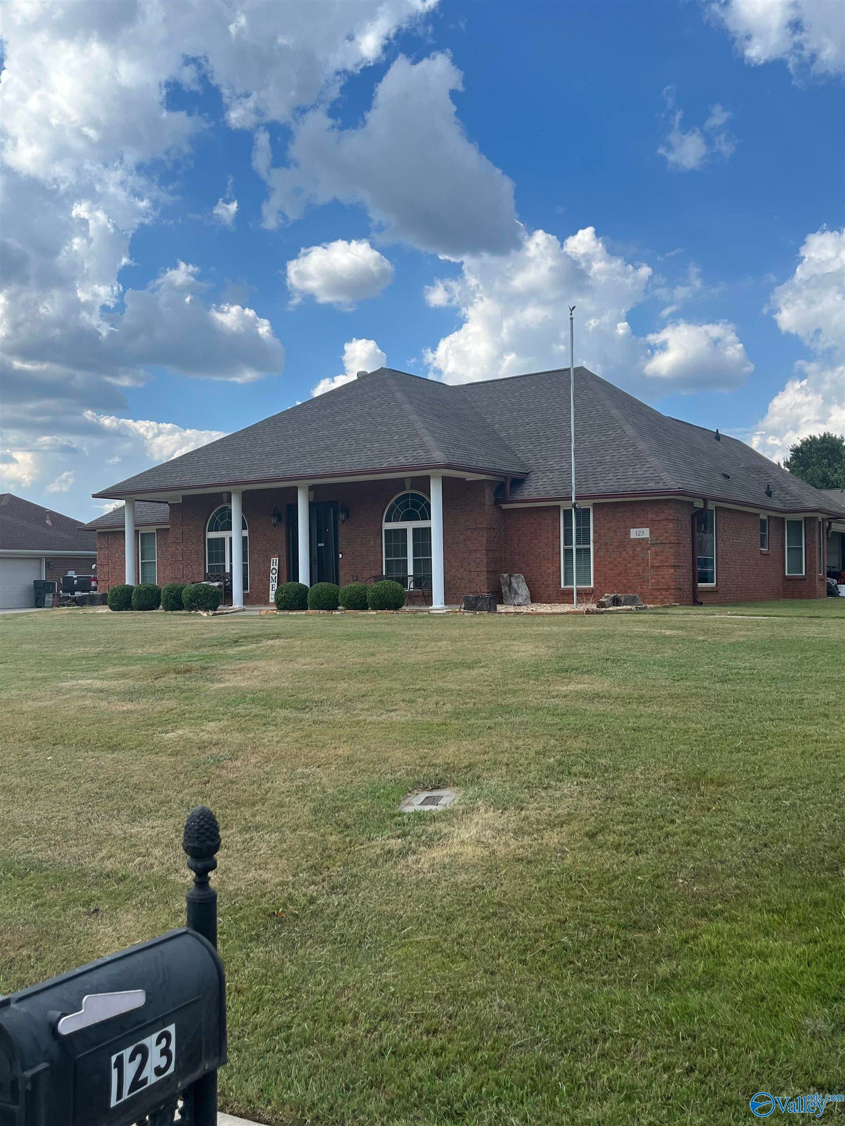 123 SW Foxridge Dr, Harvest, AL 35749 photo