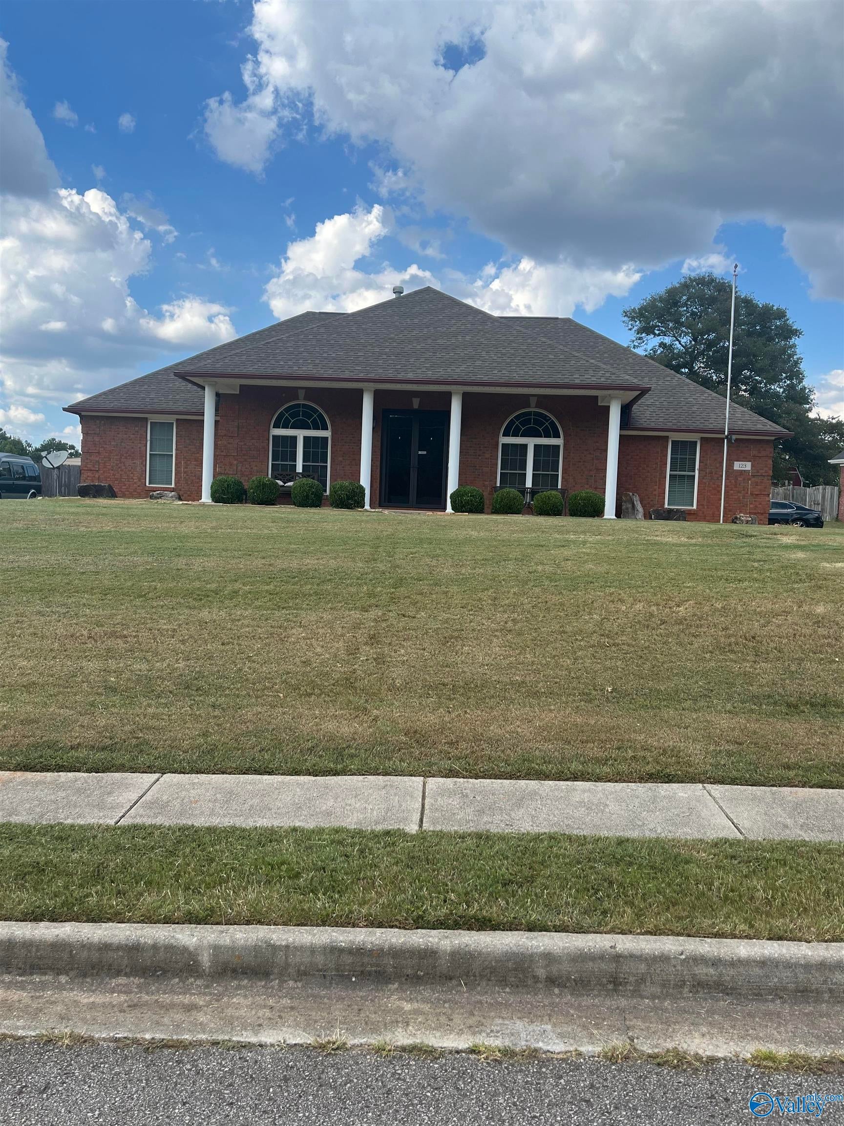 123 Foxridge Dr, Harvest, AL 35749