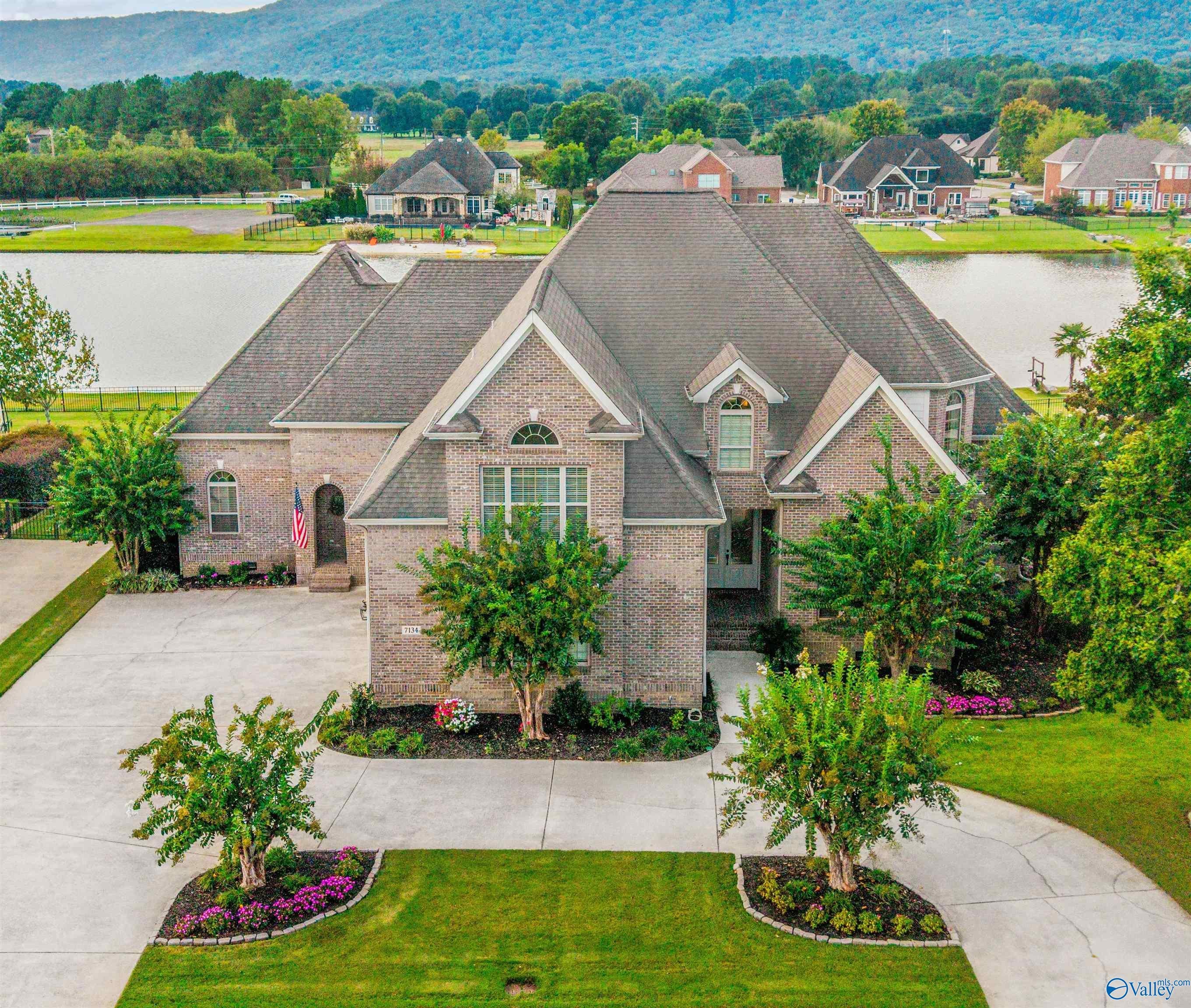 7134 Jump St, Owens Cross Roads, AL 35763