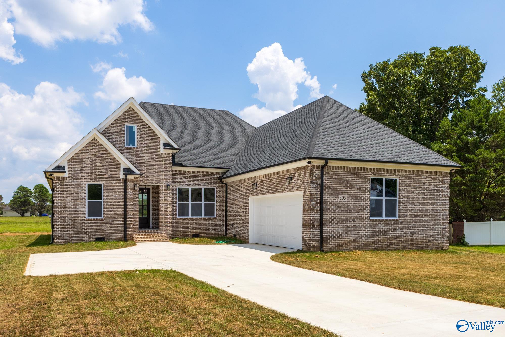 305 Golden Harvest Dr, New Market, AL 35761
