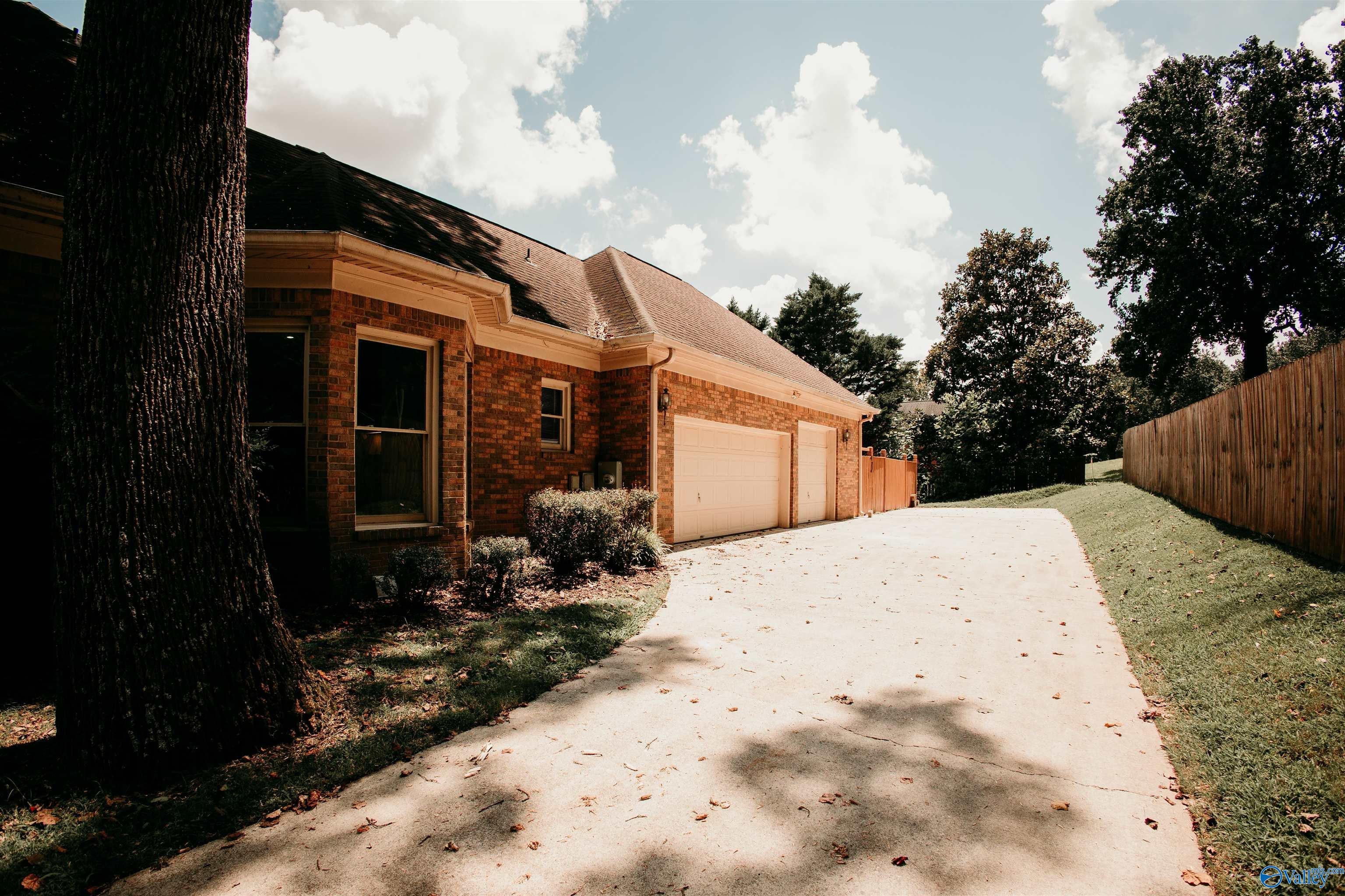 312 Mossy Oak Dr, Huntsville, AL 35806 photo